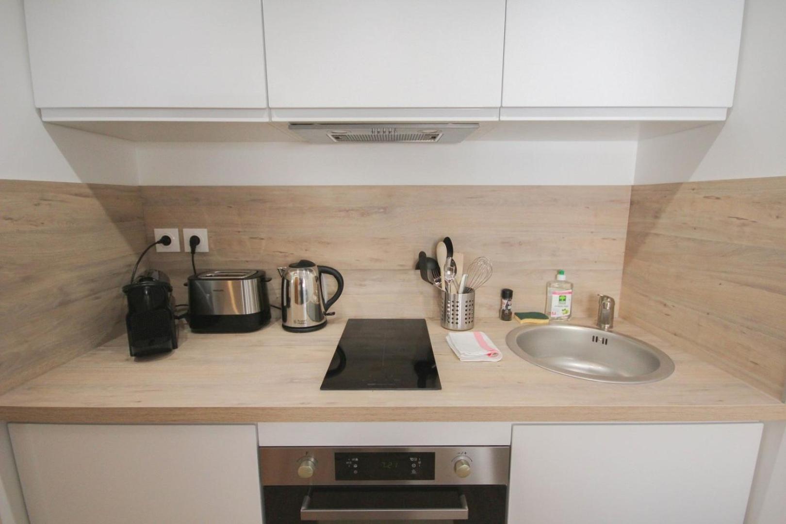 Bright, Fully-Equipped Apartment In Central ليل المظهر الخارجي الصورة