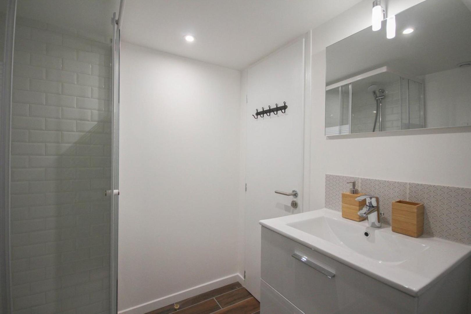Bright, Fully-Equipped Apartment In Central ليل المظهر الخارجي الصورة
